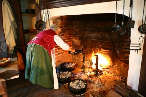 Collins-Sharp House | Historic Odessa Foundation - Odessa, Delaware Apple Cranberry Crisp Recipe, 1800s House, Cooking Hearth, Colonial Life, Nova Scotia Canada, Living Museum, Cooking Lessons, Colonial Williamsburg, Commercial Kitchen