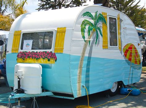 Shasta Trailer, Shasta Camper, Cozy Camping, Camper Interior Design, Ns 200, Vintage Camper Remodel, Old Campers, Vintage Rv, Vintage Campers Trailers