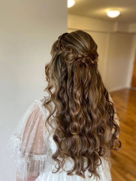 Bridal hair ; bridal shower hair; wedding hair inspo ; bridal half up half down ; bridesmaid hair Fairytale Hairstyles Half Up, Bridal Hairstyles Half Up, Fairy Wedding Hair, Whimsical Bridal Hair, Cottage Core Hairstyles, Whimsical Wedding Hair, Hear Styles, Fantasy Academy, Bridal Shower Hair