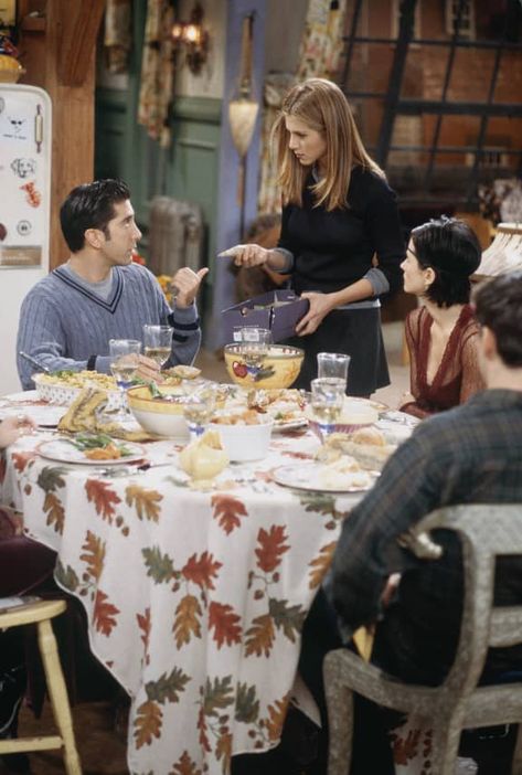 Friends Tv Thanksgiving, Friends Tv Show Thanksgiving, Friends Thanksgiving Episode, Celebrity Thanksgiving, Autumn Nostalgia, Autumn Movies, Thanksgiving Episodes, Friends Thanksgiving Episodes, Thanksgiving Movie