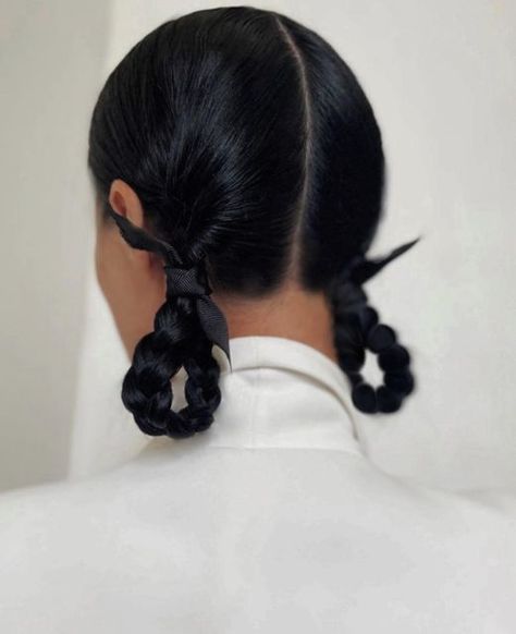 Sleek Hairstyles For Short Hair, Hair Styels, Sleek Hair, Easy Bun, Easy Bun Hairstyles, Editorial Hair, Chinese Hairstyle, Shu Uemura, Sleek Hairstyles