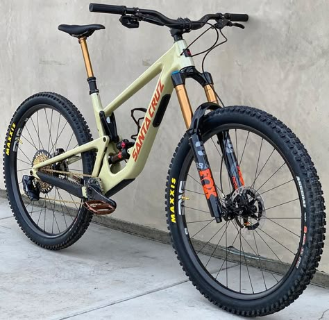 Santa Cruz Bike, Santa Cruz Mtb, Santa Cruz V10, Santa Cruz Hightower, Bicycle Paint Job, Adrenaline Sports, Mountain Bike Action, Mt Bike, Motorcross Bike