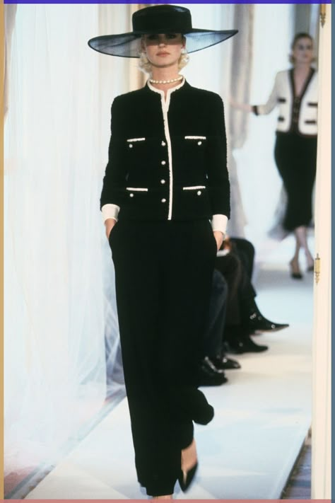 Chanel Spring 1997 Couture collection, runway looks, beauty, models, and reviews. Coco Chanel Style, Chanel Jacket, Chanel Style, Chanel Spring, Chanel Fashion, Vintage Chanel, Coco Chanel, 90s Fashion, Old Money