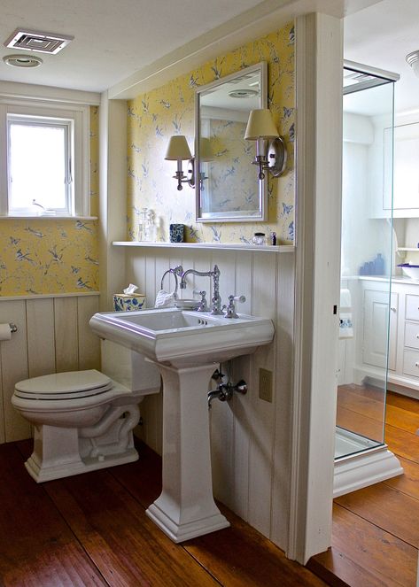 Divided Bathroom, England Bathroom, New England Bathroom, Colonial Bathroom, New England Cottage, City Bathrooms, Country Baths, Cottage Bath, New England Farmhouse