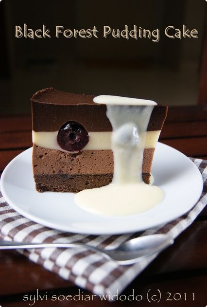 Akhirnyaaaaa saya ketik juga deh resepnya :D Bukan apa ngalahin malesnyaa ini lhooo yang gak nahan :p Resepnya saya adaptasi dari... Black Forest Pudding, Pudding Sauce, Puding Cake, Black Forrest, Kek Lapis, Resipi Kek, Chocolate Pudding Recipes, Sweet Recipes Desserts, Pudding Desserts