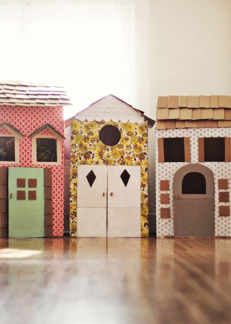 DIY Cardboard Playhouses Cardboard Creations, Cardboard Houses, Cardboard Playhouse, Carton Diy, Diy Playhouse, Halloween Games For Kids, Art Camp, Cardboard House, Upcycled Art