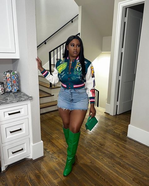 Green Boots Outfit Black Women, Blue Knee High Boots Outfit, Hunter Green Outfits For Black Women, Shark Boots Outfit Black Women, Shark Boots Outfit, Boots Outfit Black Women, Green Boots Outfit, Usher Concert, Shark Boots