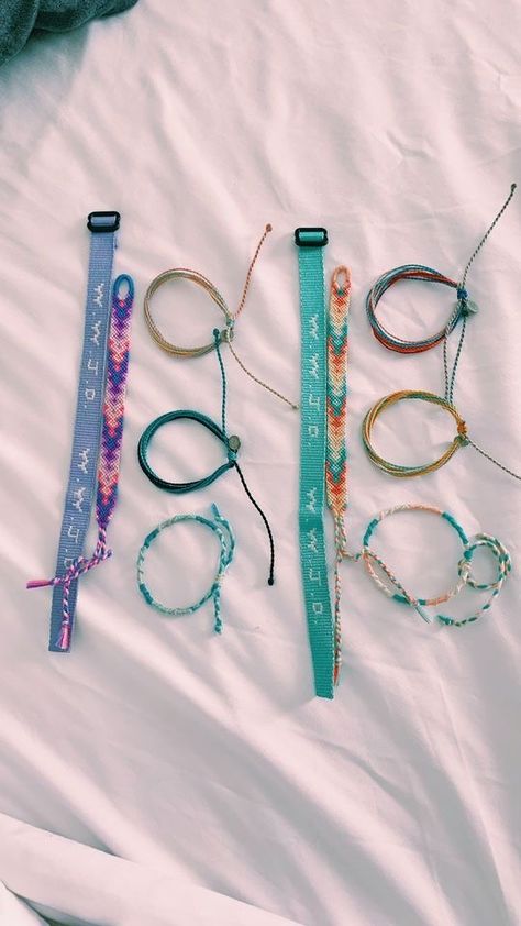 Wwjd Bracelet Aesthetic, Obx Bracelets Ideas String, Obx Bracelets Ideas, Preppy Friendship Bracelets, Summer Bracelets Aesthetic, Vsco Friendship Bracelets, Bracelets Combo, Vsco Jewelry, Bracelet Combos