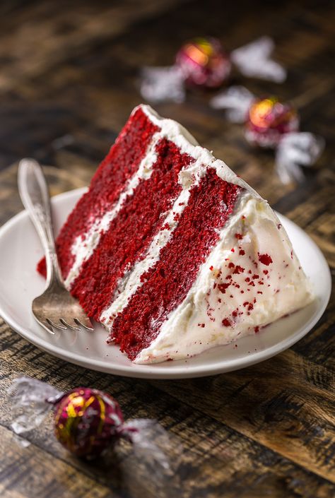 Chocolate Red Velvet Cake, Red Velvet Truffles, White Chocolate Frosting, Bolo Red Velvet, Truffle Cake, Baker By Nature, Red Velvet Cake Recipe, Velvet Cake Recipes, Special Occasion Food