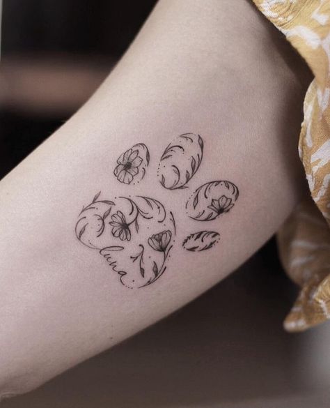 Cat Paw Tattoos, Pawprint Tattoo, Dog Paw Tattoo, Paw Tattoo, Tattoos Geometric, Geniale Tattoos, Cute Tiny Tattoos, Classy Tattoos, Discreet Tattoos