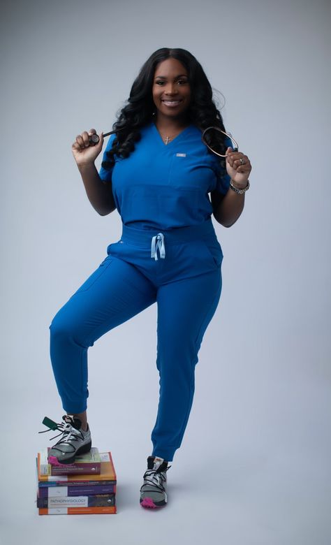 Grad Pics Ideas, Graduation Fits, Nurse Bae, Graduation Nursing, Nurse Outfit Scrubs, Nursing School Inspiration, Nursing School Graduation Party, Nursing Goals, Black Success