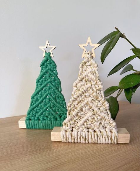 Tabletop Macrame Christmas Tree, Macrame Christmas Table Decor, Diy Table Top Christmas Tree, Macrame Reindeer, Macrame Xmas Tree, Table Top Christmas Trees, Cross Stitch Boarders, Christmas Village Decorations, Christmas Macrame