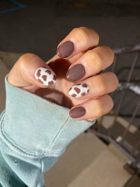 Fall Nails With Cow Print, Hoco Nails Gel, Fall Cow Nails, Brown Western Nails, Fall Cow Print Nails, Fall Country Nails, Hoco Nails, Western Nails, Country Nails