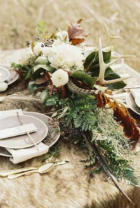 Camo Wedding Decorations, Woodland Wedding Centerpieces, Moss Wedding, Wedding Table Designs, Camo Wedding, Unique Wedding Flowers, Wedding Floral Centerpieces, Wedding Table Decorations, Wedding Flower Arrangements