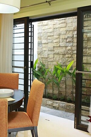 Plants on the side Sliding Door Patio, Lanai Design, Small House Interior, Small House Interior Design, Courtyard Design, Window Grill Design, Storey Homes, Small Outdoor Spaces, Bungalow House Design