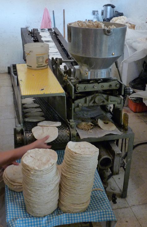 Maquina para hacer tortillas. Se me hizo agua la boca!!!!!!! Tortilla Packaging, Food Truck Design Interior, Custom Bbq Pits, Business Consulting Services, Starting A Restaurant, Kitchen Accesories, Taco Stand, Food Health Benefits, Mexican Kitchens