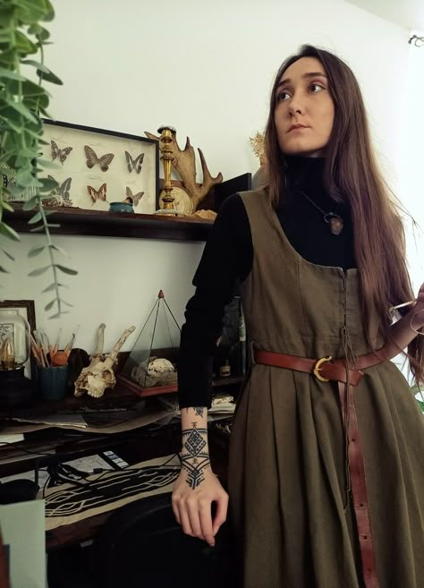 Voriagh Alma Dress Druid Inspired Outfit, Casual Hobbit Outfit, Modern Hobbit Fashion, Bog Witch Aesthetic Outfit, Garden Witch Outfit, Kitchen Witch Outfit, Cottage Witch Fashion, Viking Inspired Outfit, Lotr Fashion