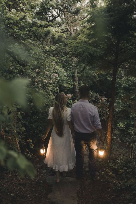 Cottagecore Couples Photoshoot, Couples Session Ideas, Outdoor Woods Engagement Photos, Unique Outdoor Engagement Photos, Woodsy Wedding Pictures, Engagement Photos Cottagecore, Fairycore Engagement Photos, Whimsical Forest Engagement Photos, Save The Date Forest Photo Ideas