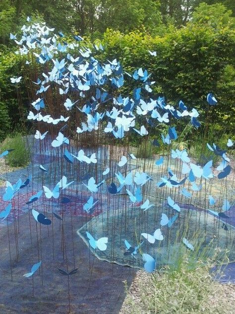 Modernist Garden, France Garden, نباتات منزلية, Sensory Garden, Deco Nature, Sculpture Projects, Garden Festival, Garden Sculptures, Blue Butterflies