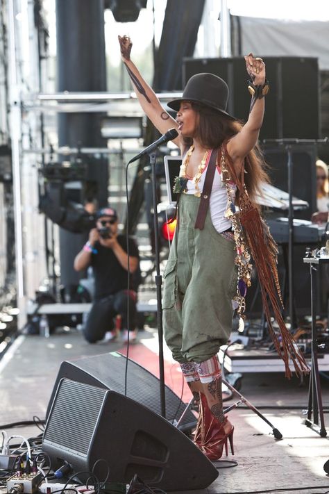 Erykah Badu Concert Outfit, Erykah Badu Concert, Eryka Badu, Erykah Badu Style, Afro Punk Fashion, Concert Outfit Ideas, Erykah Badu, Estilo Hippie, Afro Punk