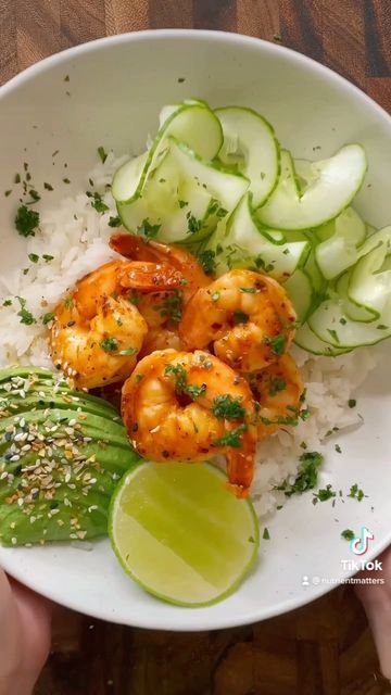 Shrimp Bowls, Chili Lime Shrimp, Lime Shrimp, Prawn Recipes, Lunch Bowl, Easy Healthy Meal Prep, Chili Lime, Food Humor, Copyright Infringement