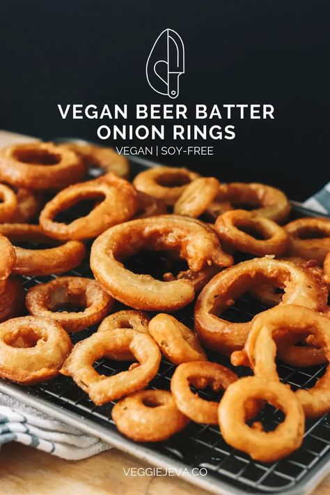 Beer Batter Onion Rings, Vegan Onion Rings, Batter Onion Rings, Onion Rings Recipe Easy, Fried Onion Rings Recipe, Battered Onion Rings, Homemade Onion Rings, Baked Onion Rings, Beer Battered Onion Rings