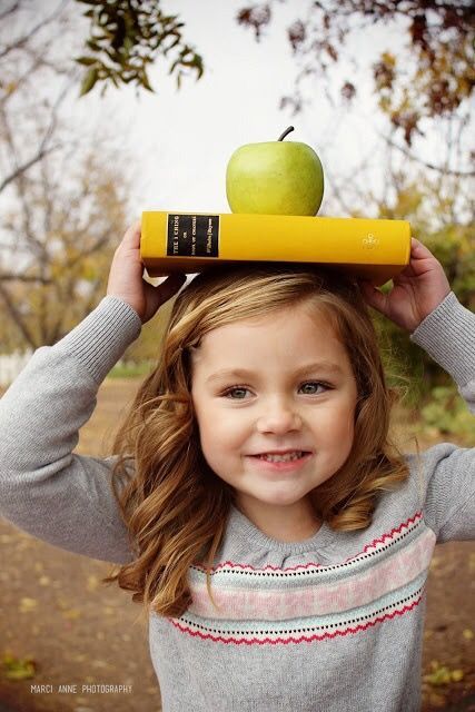 1st Day Of School Pictures, School Photoshoot, Kindergarten Photos, Kindergarten Pictures, Horse Photoshoot, First Day Of School Pictures, Back To School Pictures, Kind Photo, Photography Mini Sessions