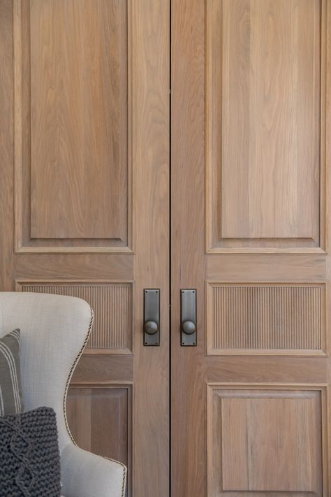 Out with the old, in with the new White Oak Front Doors, Panel Door Design, Custom Interior Doors, Oak Interior Doors, Interior Door Styles, Doors Design, Monkey Island, Wooden Doors Interior, Inspiration Images