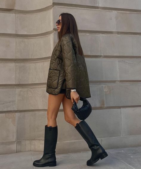 Streetstyle 4life on Instagram: “Marleen Jacket, 65,99$ (⚠️ Price is valid 24 Hrs ⚠️) 👉 🛍️ @sensof_style 🌹 SHOP NOW 👉 SENSOFSTYLE.com ✅ Get 10% OFF extra - code: SD10…” Wellington Boots Outfit, Flat Boots Outfit, Wellington Boot, Wardrobe Basics, Boots Outfit, Black Leather Boots, Fashion Boots, Autumn Winter Fashion, The Knee