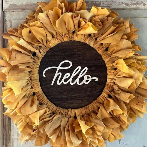 31 Adorable Rag Wreath Ideas & Eco-friendly DIY - Pink Pop Design Sunflower Rag Wreath Diy, Diy Metal Wreath Ideas, Sunflower Rag Wreath, Sunflower Wreath Ideas, Farmhouse Fall Wreath Diy, Sunflower Crafts Diy, Rag Wreath Ideas, Hoop Wreath Ideas, Small Wreath Ideas