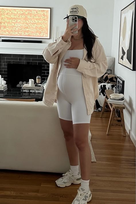 Body Suit Pregnant Outfit, Pregnant Athleisure Outfits, Pregnancy Comfy Outfits, Fashionable Pregnancy Outfits, Pregnant Look Outfits, Comfy Pregnancy Outfits Summer, Comfy Pregnancy Outfits Winter, Pregnancy Outfits Comfy, 90s Pregnancy Outfits