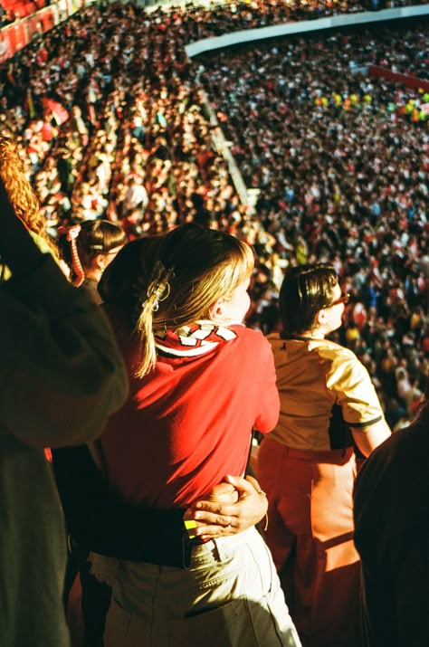 #womensfootball #englandfootball #womenhugging #friendshug #largecrowd #largeaudience #biggroups #stadium #footballstadium #ukstadiums #summerfootball #summersportg Football Film Photography, Womens Football Aesthetic, Stadium Photoshoot, Football Campaign, Crowd Photography, Football Crowd, Stadium Photography, Stadium Food, Sarah Kane