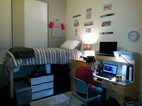 Guys dorm room Cool and functional!  Pacific University of Oregon Cascade Hall                                                                                                                                                                                 More Male Dorm Room, Male Dorm Room Ideas, Boy College Dorms, Dorm Room List, Guy Dorm, Guy Dorm Rooms, Dorm Room Necessities, Dorm Room Checklist, University Rooms