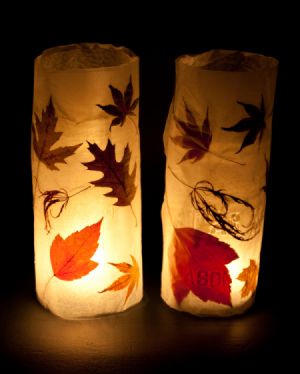 Autumn Lanterns-wax paper and mason jar ≈≈ Leaf Lantern Craft, Waldorf Fall, Lantern Crafts For Kids, Container Project, Autumn Drawing, Cheese Boxes, Leaf Lantern, Oatmeal Container, Autumn Leaves Craft