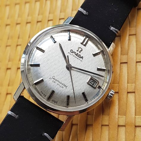 ♎Omega seamster deville 1963♎ So like busses they come in two’s. We now have two of these beautiful omega model 166.020 seamaster deville watches in stock. Its very difficult to define rhis dial effect. Some sugges “golfball"⛳🏌️ but i dont see this.... Omega Seamaster Vintage, Omega Seamaster 120, Omega Seamaster Deville, Omega Seamaster Automatic, Oyster Perpetual Datejust, Omega Constellation, Vintage Omega, Antique Watches, Rolex Oyster Perpetual