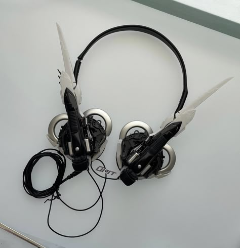 Scifi Headphones, Techwear Jewelry, Cybercore Accessories, Cybertech Fashion, Cyberpunk Diy, Cyberpunk Accessories, Character Accessories, Tiktok Edits, Cute Headphones