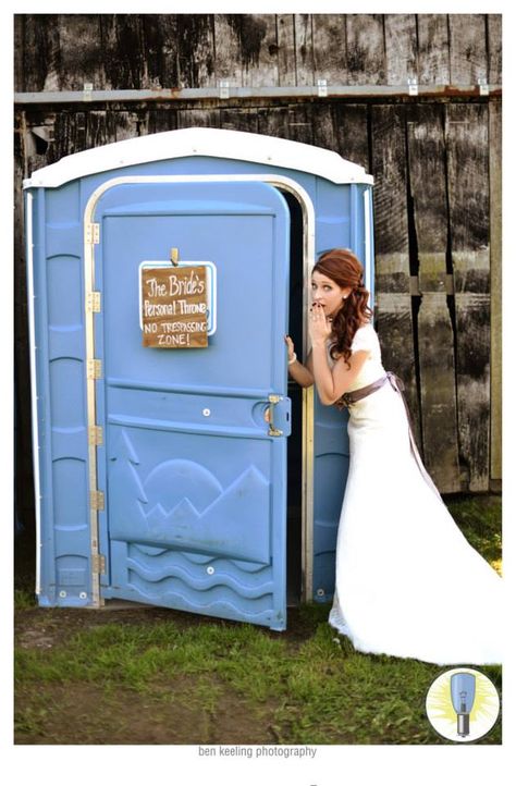 Having a barn wedding? Chances are there are no restrooms. Make the ugly porta potty cute and claim your own for yourself, the bride is always right! Sign reads "Bride's personal throne, No trespassing zone!" Porta Potty Wedding, Ladies Toilet, Wedding Bathroom, Wedding Carriage, Field Wedding, Rustic Chic Wedding, Best Part Of Me, Barn Wedding, Being Ugly