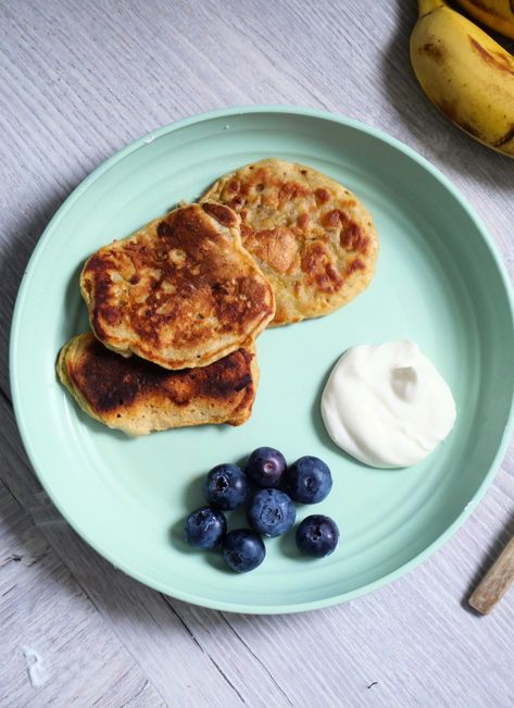 Want to try some banana pancakes but need an egg-free recipe? Try these healthy and easy no egg baby banana pancakes with mashed sweet potato Banana Pancakes No Egg, Banana Pancakes Baby, Banana Pancakes Without Eggs, Baby Banana Pancakes, Eggless Banana Pancakes, Fall Lunch Ideas, Egg Free Pancakes, Mashed Sweet Potato, Egg Baby