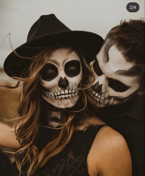 Halloween Photoshoot Skeleton, Halloween Wedding Costumes, Skeleton Photoshoot, Costumes With Glasses, Halloween Shooting, Mexican Halloween Costume, Shooting Photo Couple, Halloween Makeup Sugar Skull, Halloween Parejas