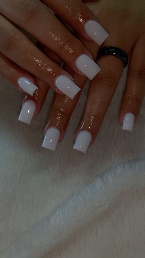 Short Nails Ideas Acrylic Design, 13 Birthday Nails Short, Short White Nails Square, White Nails Design Short, Short Nails Acrylic White, Short Nails White Design, White Short Nails Ideas, Simple Cute Nail Ideas, Cute Nails For School