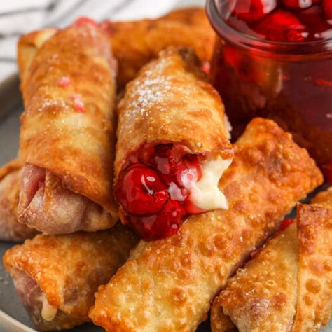 Cherry Cheesecake Egg Rolls - Spend With Pennies Dessert Egg Rolls Recipe, Easy Cheesecake Filling, Cheesecake Egg Rolls, Deep Fried Egg, No Egg Desserts, Wonton Recipes, Yummy Deserts, Egg Roll Wrappers, Egg Roll Recipes