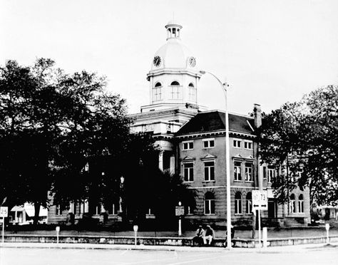 Florida Memory - Jackson County courthouse just before it was torn down Florida History, Jackson County, Chicago Photos, Tear Down, Historical Photos, Old Pictures, Statistics, Michigan, Street View