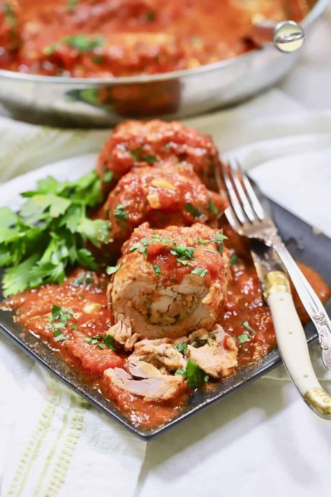 Pork Braciole Recipe, Pork Braciole, Easy Dinner Party Recipes, Braciole Recipe, Cooking With White Wine, Marinara Sauce Homemade, Italian Recipes Traditional, Italian Recipe, Roasted Pecans