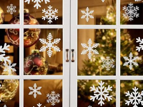 15 festive Christmas decorations you can find on Amazon — from lawn decorations to fun tree toppers Diy Christmas Fireplace, Diy Christmas Snowflakes, Christmas Window Decoration, Budget Christmas, Christmas Snowflakes Decorations, Christmas Wall Stickers, Christmas Window Stickers, Rustic Minimalist, Snowflake Sticker