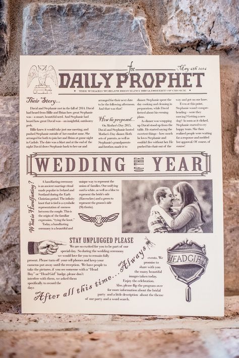 Harry Potter Wedding Ideas, Harry Potter Wedding Theme, Daily Prophet, Wedding Newspaper, Festa Harry Potter, Welcome Board, Harry Potter Wedding, Eclectic Wedding, Unity Ceremony