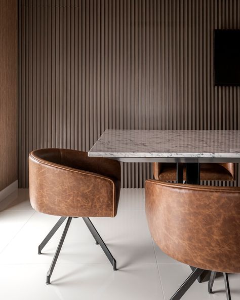 Meeting Room Design, Vintage Office Chair, Conference Room Chairs, Executive Room, Office Meeting Room, Look Office, Modern Office Design, Luxury Office, Modern Office Chair