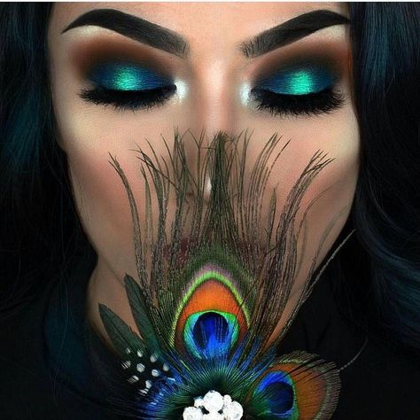 ✞THEmeanestWITCH✞ Peacock Eye Makeup, Peacock Makeup, Dramatic Eye Makeup, Eye Makeup Ideas, Makeup Samples, Silicone Makeup, Makijaż Smokey Eye, Dramatic Eyes, Makeup Tricks