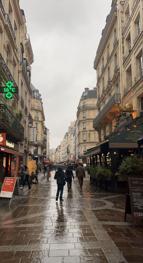 Rainy Paris Aesthetic, Tourist Aesthetic, Paris In The Rain, Rainy Paris, Street In Paris, Rainy Street, Aesthetic Era, France City, Travel France