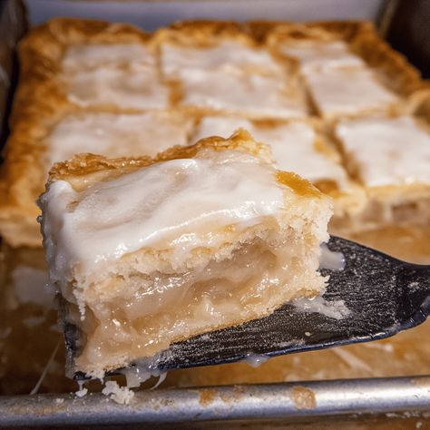 Apple Slice, Slice Recipe, Apple Bars, Apple Dessert Recipes, Flaky Pie Crust, Flaky Pastry, Pie Bar, Chicago Style, Pastry Blender