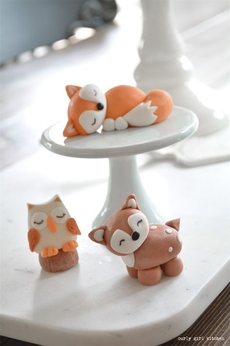 Woodland Cake, Boy Birthday Cake, Fondant Woodland Cake Topper, Baby Boy Birthday Party Woodland Cakes, Woodland Creature Cake Ideas, Woodland Animals Birthday Cake, Fondant Forest Animals, Fondant Woodland Animals, Cute Woodland Cake, Woodland Fox Cake, Forest Animals Cake Woodland Creatures, How To Make Woodland Animals Fondant